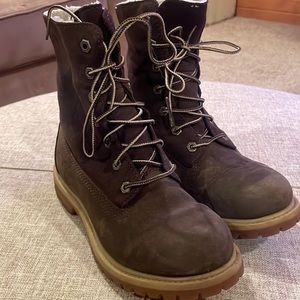 Womans 6 inch shearling collar waterproof boots